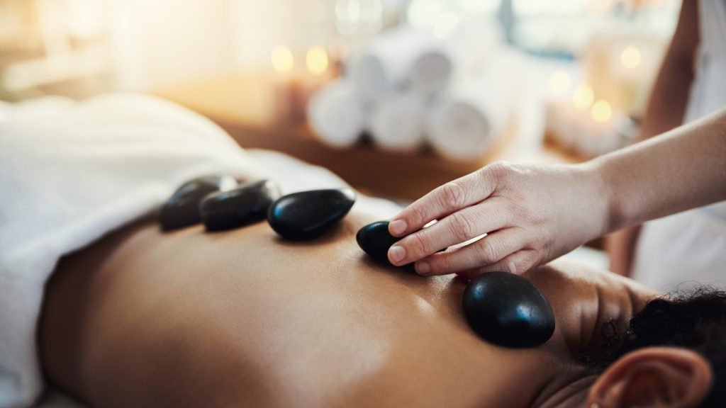 10 Benefits of Hot Stone Massage