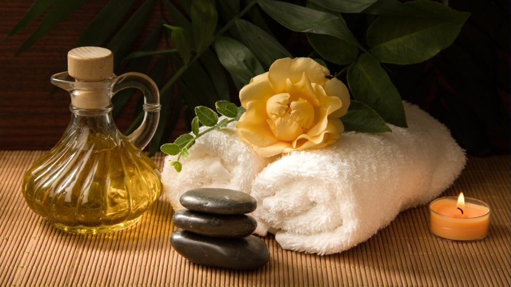 Hot Stone Therapy Oil and Towels